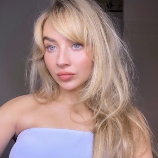 Sabrina-Carpenter-R149