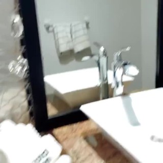 Sabrina-Carpenter-R172