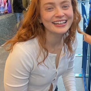 Sadie-Sink-R057