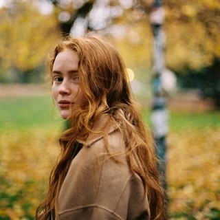 Sadie-Sink-R065
