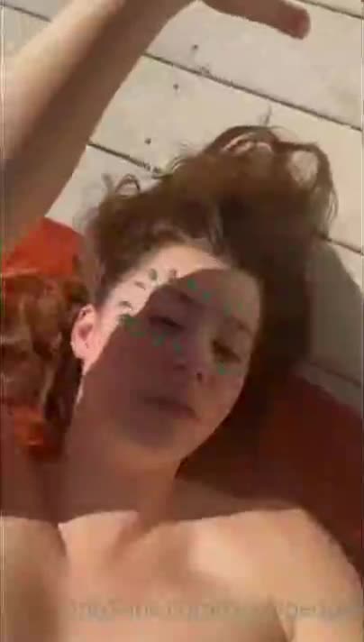 Sarahf59dd7ab2808116d.mp4