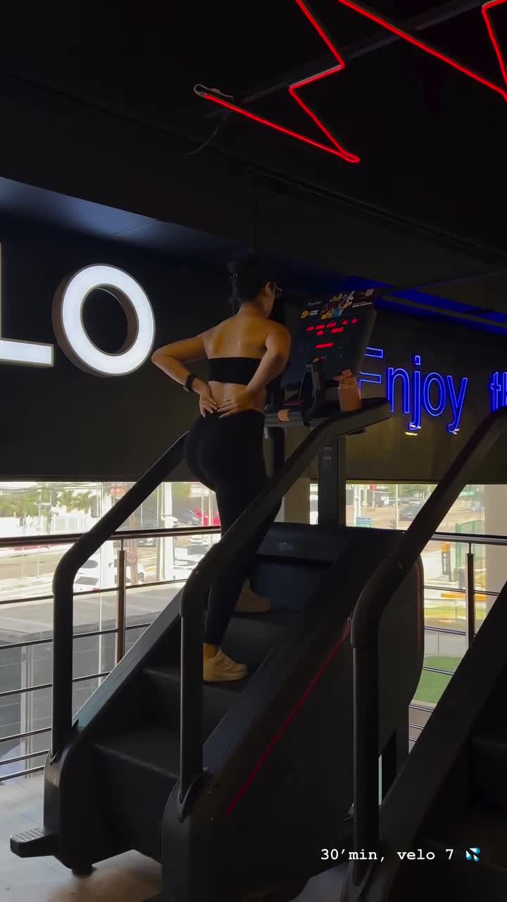 SaveVid.Net_AQPFcMynjf58C5YTQjAzQH4fRuEGF-o1e2pS-R8bKVJpHbjYGOENLMxdcXqtnhsH5WbRO7QFU83FnmKwTvWtmSn5_vU7-EJke4LIRCA.mp4