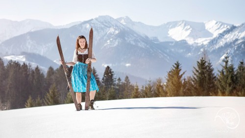 Schneedirndl-1.jpg