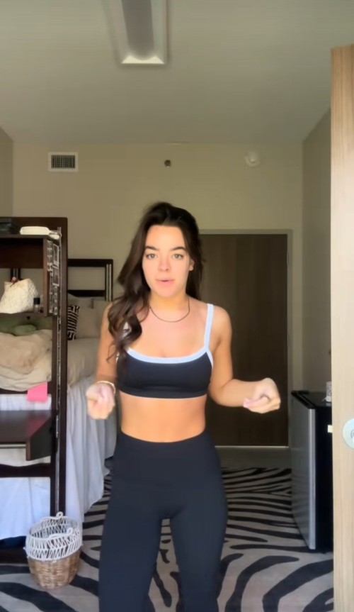 Screenshot_20250318_050024_TikTok0e7c0f0e9202e222.jpg