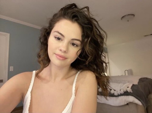 Selena-Gomez-R0068a243bee7fab4d71.jpg