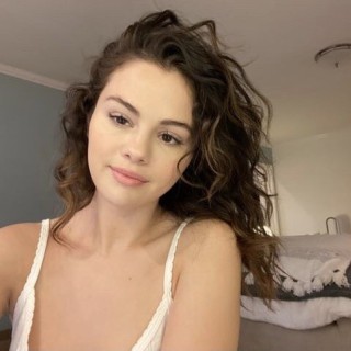 Selena-Gomez-R0068a243bee7fab4d71