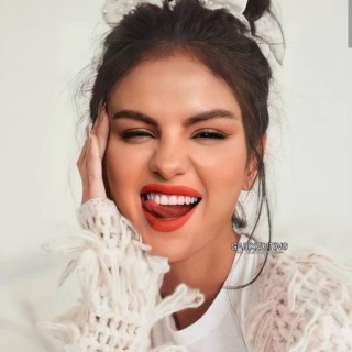 Selena-Gomez-R01919ebcc4a46a85f79