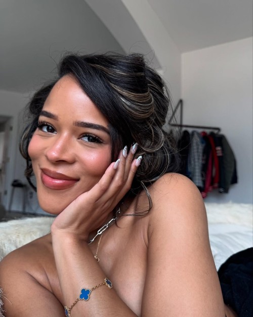 Serayah-R02338ee314115477f6e.jpg