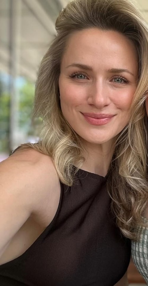 Shantel-VanSanten-R0103d2082de5db60cd2.jpg