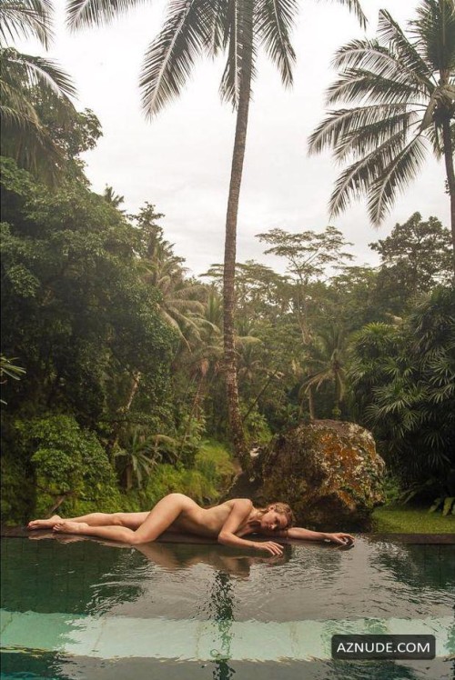 Shantel-VanSanten-R021f557fa064b4246c3.jpg