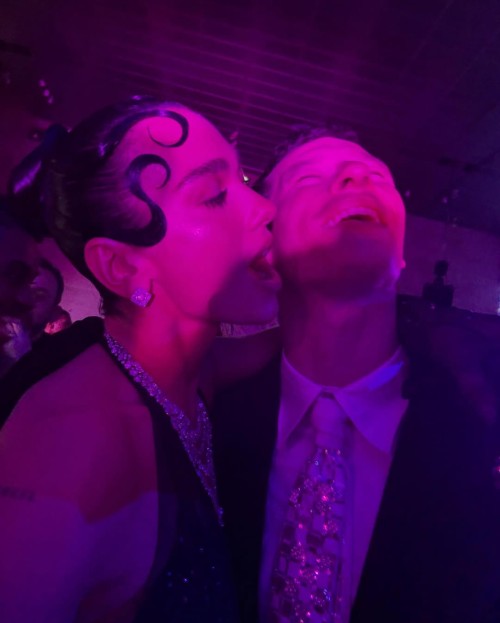 Superfine-Thank-you-from-the-bottom-of-my-heart-Anna-voguemagazine-and-metmuseum-for-a-night-Ill-never-forget.-And-to-my-incredible-chanelofficial-family-thank-you-for-pouring-so-much-8f53c715237ed730.jpg