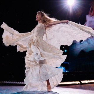 Taylor-Swift-R0079d9a98a8ef9f70d0