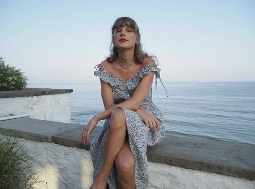 Taylor-Swift-R015f8b0fbf393736402.jpg