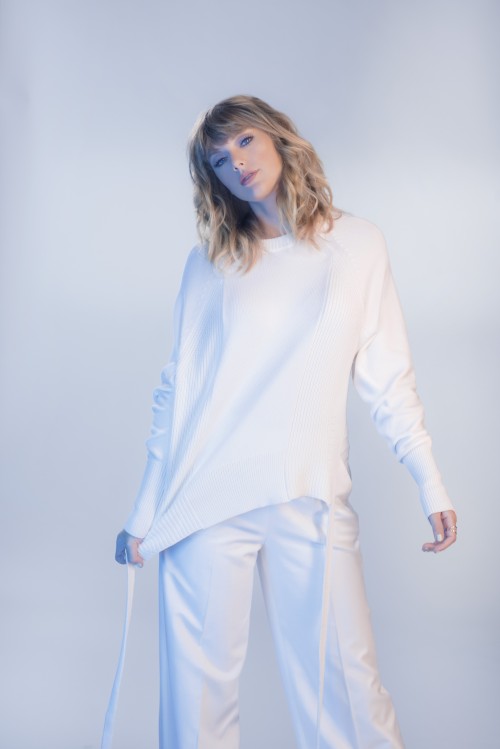 Taylor-Swift-R027c0a1a2088d3e8f76.jpg