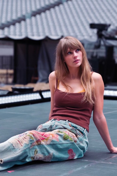 Taylor-Swift-R02997c393f0c0189873.jpg