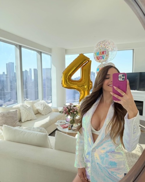 This-month-is-very-special-for-me-because-its-been-4-years-since-I-started-OnlyFans-onlyfans-and-It-has-completely-changed-my-life-and-I-feel-very-grateful-for-all-the-love-and-supportf71415ec851385b3.jpg