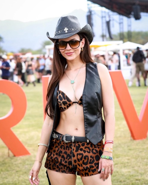 Victoria-Justice-at-Revolve-Festival--The-Eighth-Annual-Fashion-Music-and-Lifestyle-Event-on-April-12-63f46805decefbc36.jpg