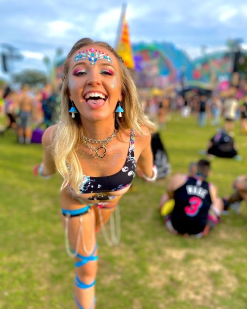 Who-doesnt-love-an-iheartraves-saleShop-iheartraves-Cyber-Monday-Sale-for-40-80-off-sitewide-on-all-ur-faves-And-use-the-link-in-my-bio-to-save-an-EXTRA-10-code-DESTINY-1ebba3e7e65ac6e17.jpg