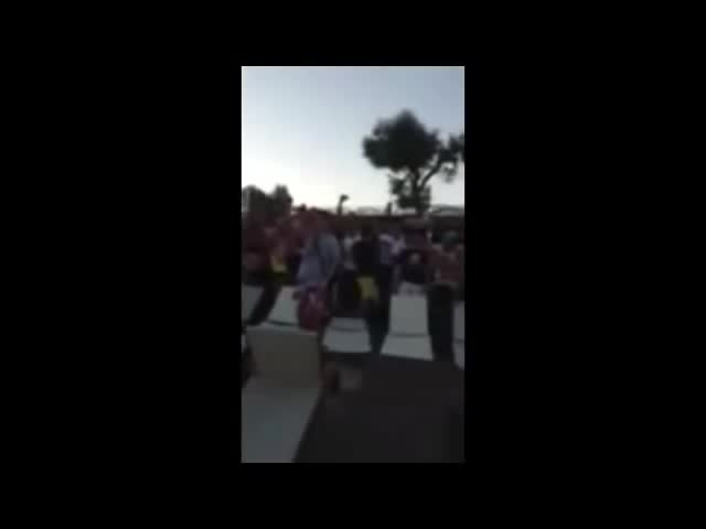 Wildin-Ratchet-College-Girl-Giving-Head_Top-On-The-Beach-In-Front-Of-Crowd-NSFW4fbba4407aa18249.mp4
