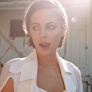 Willa-Holland-R00682eec0ca530cf564