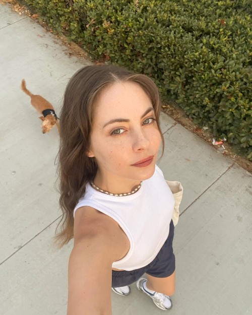 Willa-Holland-R033357b742a70027cbc.jpg