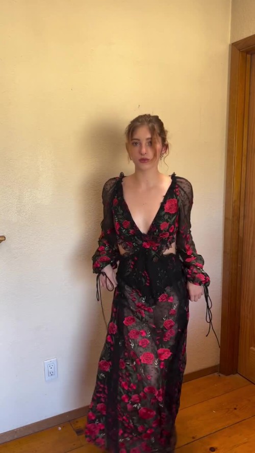 Willow Shields R028