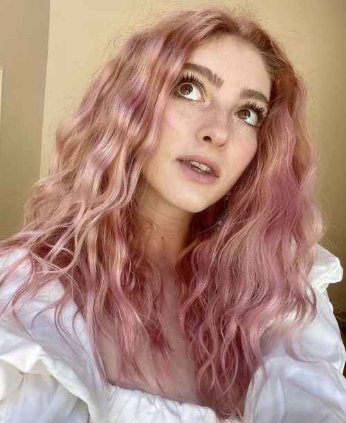 Willow Shields R065