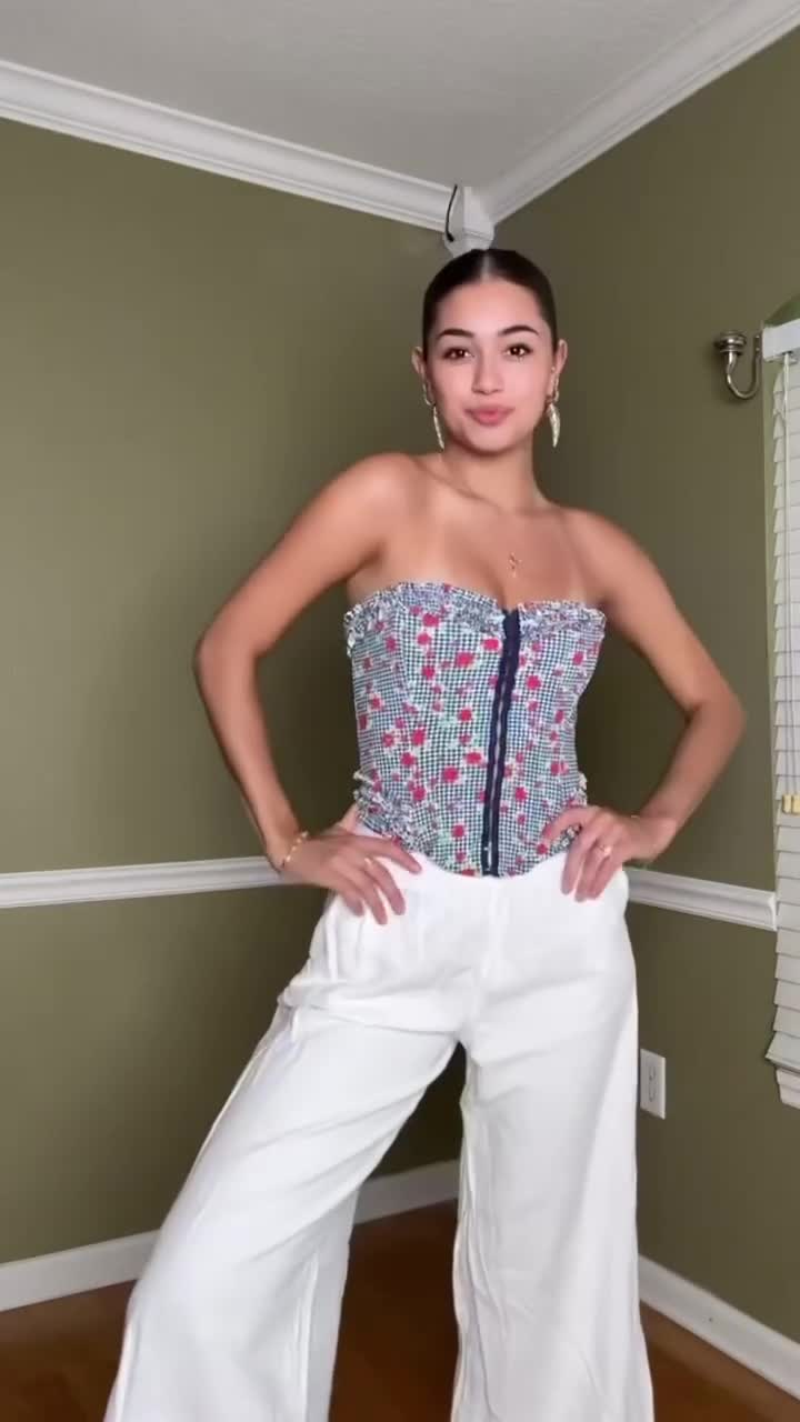 Would-you-take-me-on-a-lunch-date-in-this-What-restaurant-vibe-is-this-New-IG-Stories6198684cfb38aa81.mp4