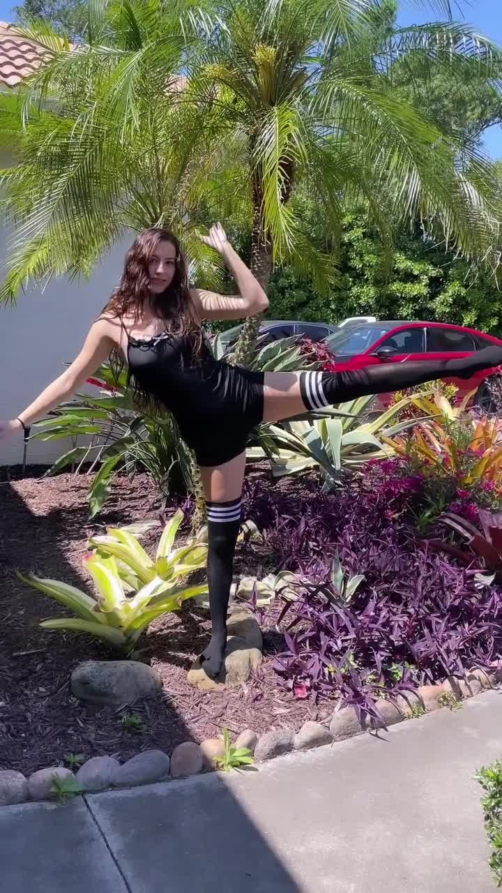 Yoga--sunshine-have-a-great-weekend-friends--Cutest-outfit-from-sheinofficial-sheinpartner-sheinforall-avaryana4bf693cbdb416f53.mp4