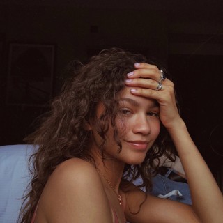 Zendaya-R03341fa804fc84e5338