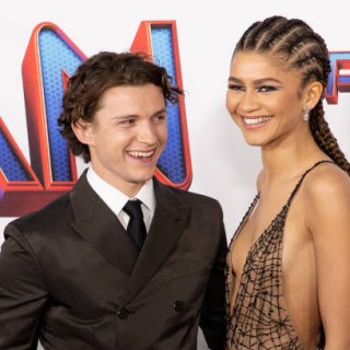 Zendaya-R03598cd5a9860d80c96
