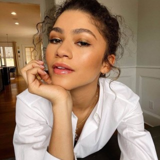 Zendaya-R047f01ee537c4a53882