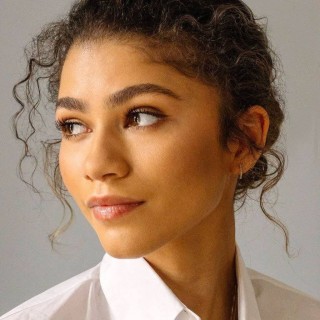 Zendaya-R0503cf5bb68076ddfbf