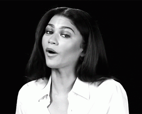 Zendaya-R051a69ae37eba21d311.gif