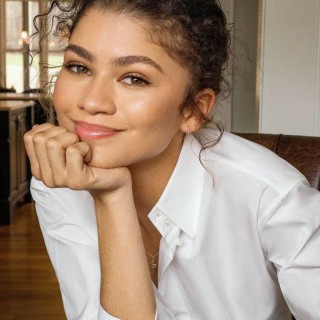 Zendaya-R05340a3631b445d24d7