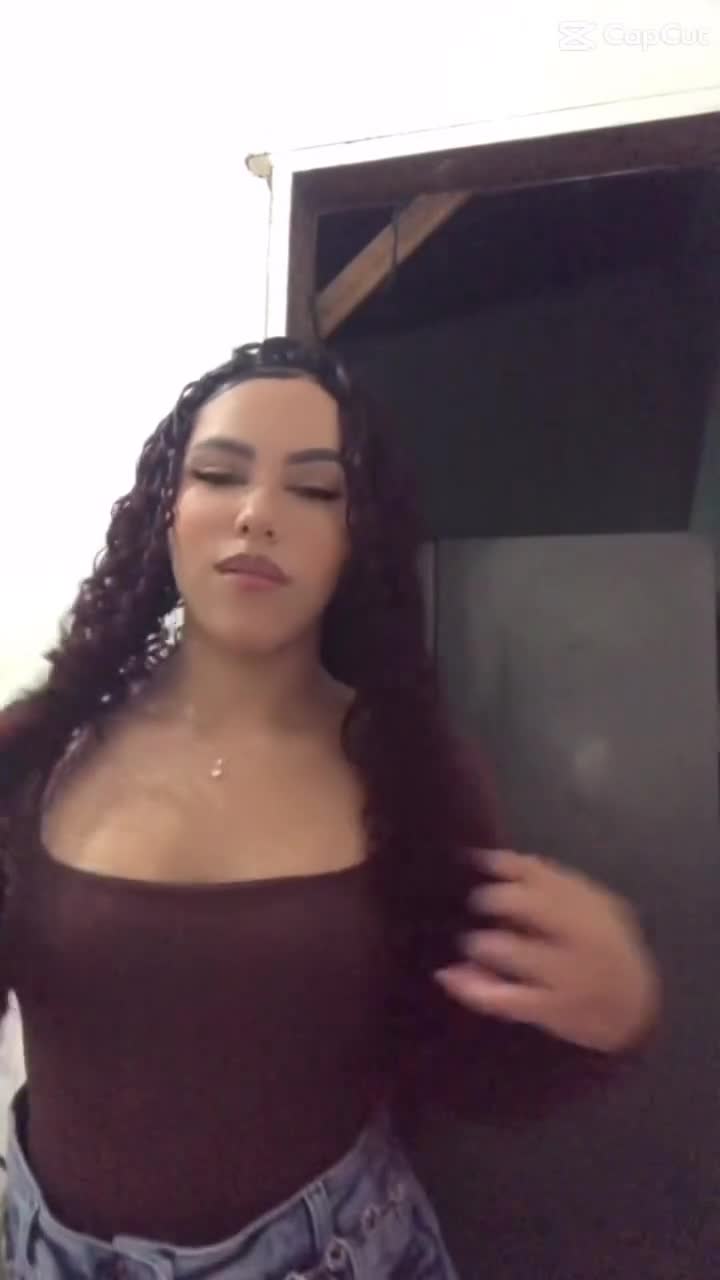 _yasminassis00_-20250723-0001f5da3e033ff584ef.mp4
