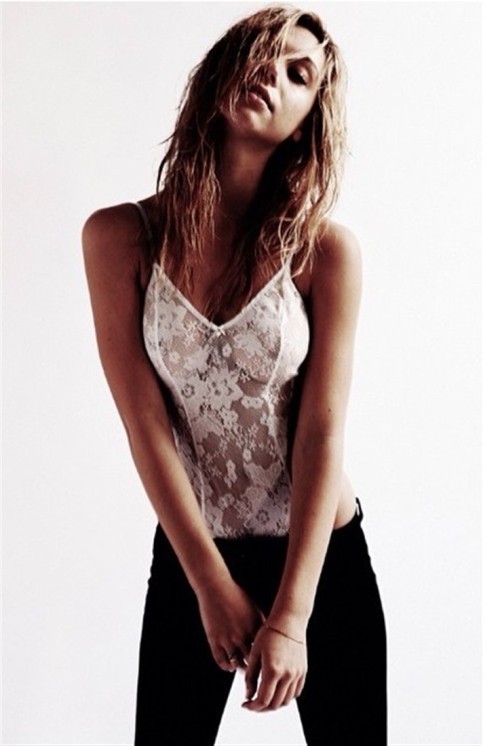 alexis_ren149002b5dee408431b.jpg