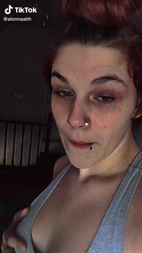 alonnah-sexy-grey-sports-bra-and-dance.mp4