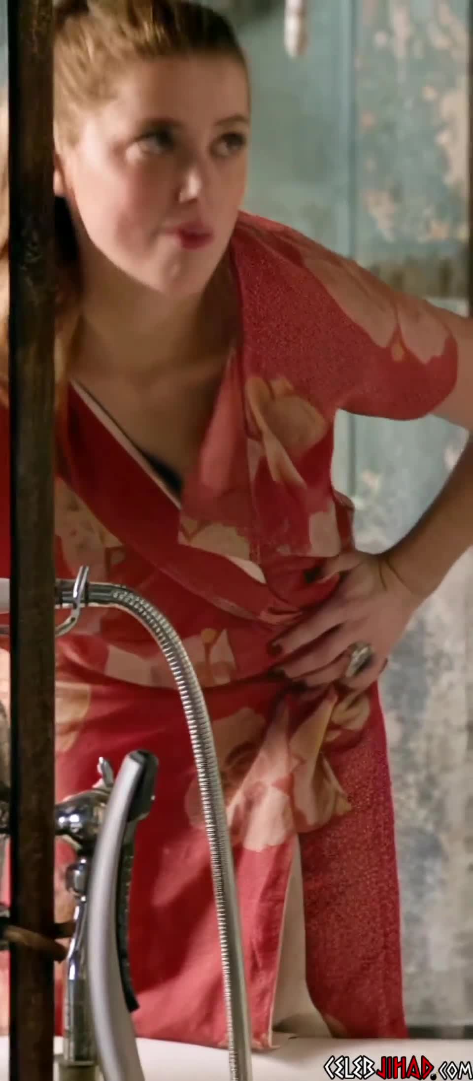amber-heard2c35a6bf979a8175.mp4