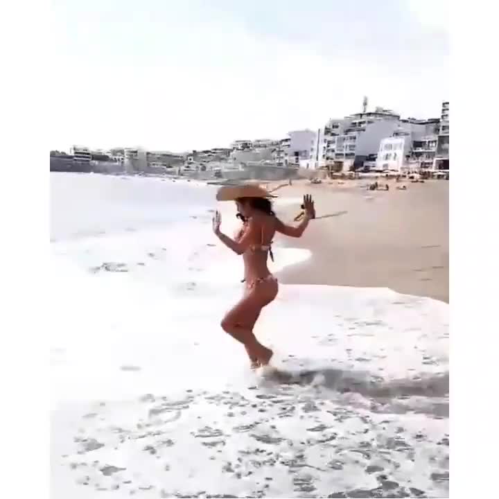 andrealunaoficial_1577678486_2210049720225735085_7584560968196aa86d604f5a99.mp4