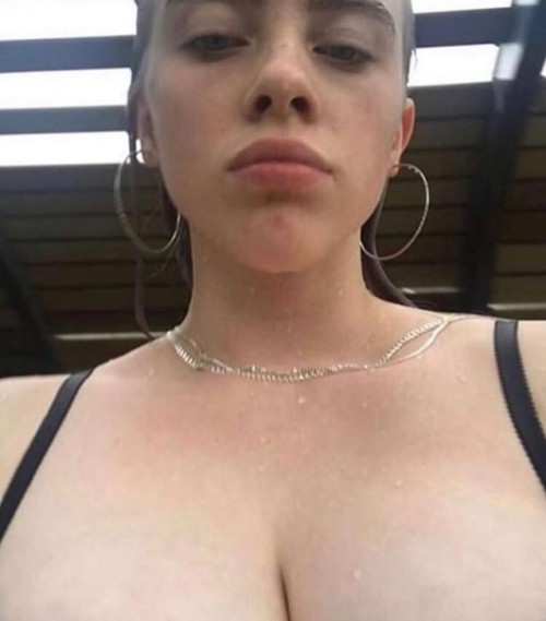 billie-eilish-nude-06-640x72856c01ed800796606.jpg