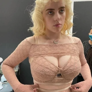 billie-eilish-v0-23akwb7ar22c1d5dc34d2f762871c