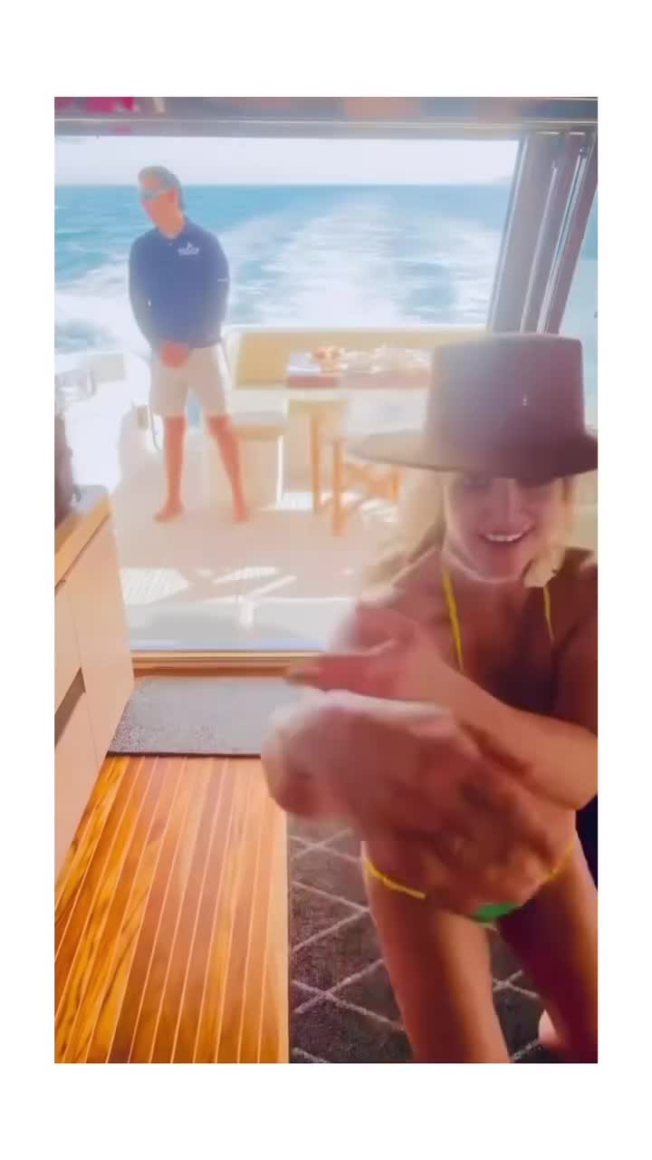 britney-bitchdefdaa4f9ca09297.mp4