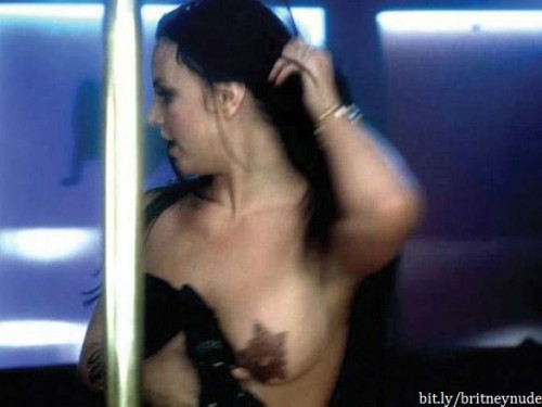 britney-spears-nipples-04433298d678016f62.jpg