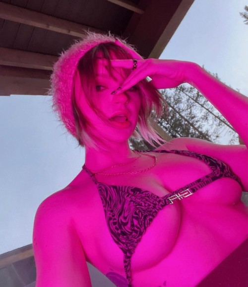 bro-I-got-nothing-to-say-just-look-at-my-tits-and-say-something-nice.bc546c2fbcffd433.jpg