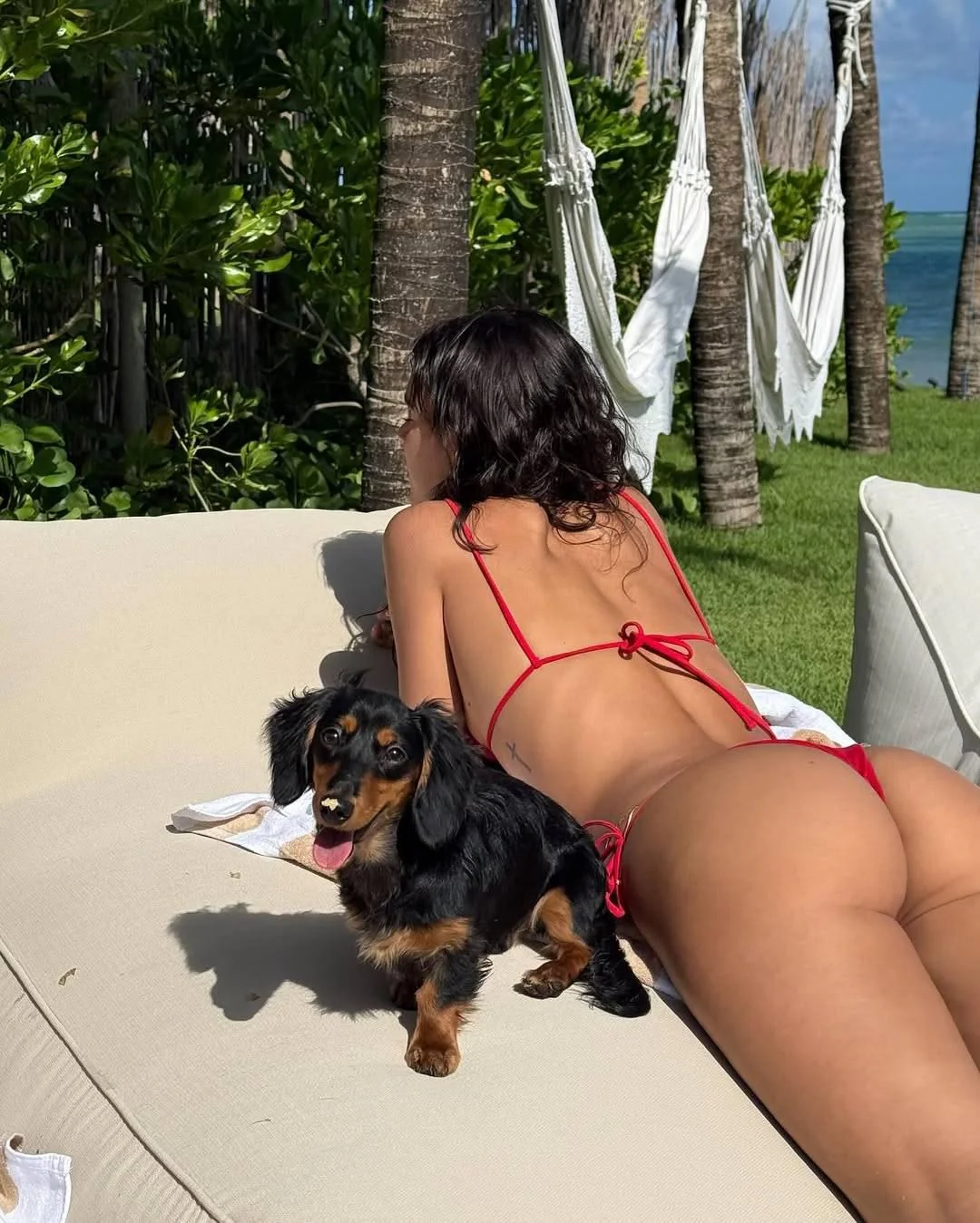 bruna-marquezine-v0-ib4be1iw6e6f1.webp