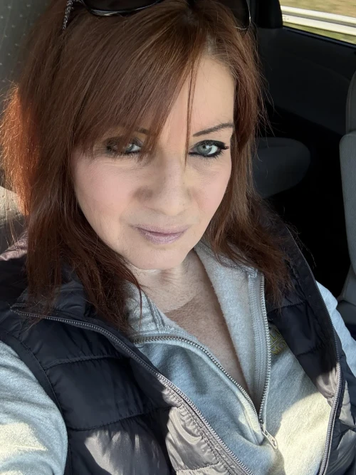 car-ride-selfie-v0-7xkf9qfcm04f1dd0457df0b5d661a.webp