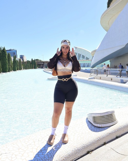 carlottiita_1728036000_3471227369818387437_66645989787c4d373650db69d6.jpg
