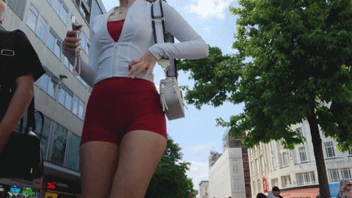 compose_video_175092917393727495e22651a77719.gif