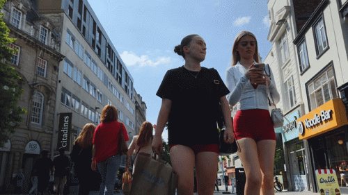 compose_video_1750929173937321d0504b9a0adc41.gif